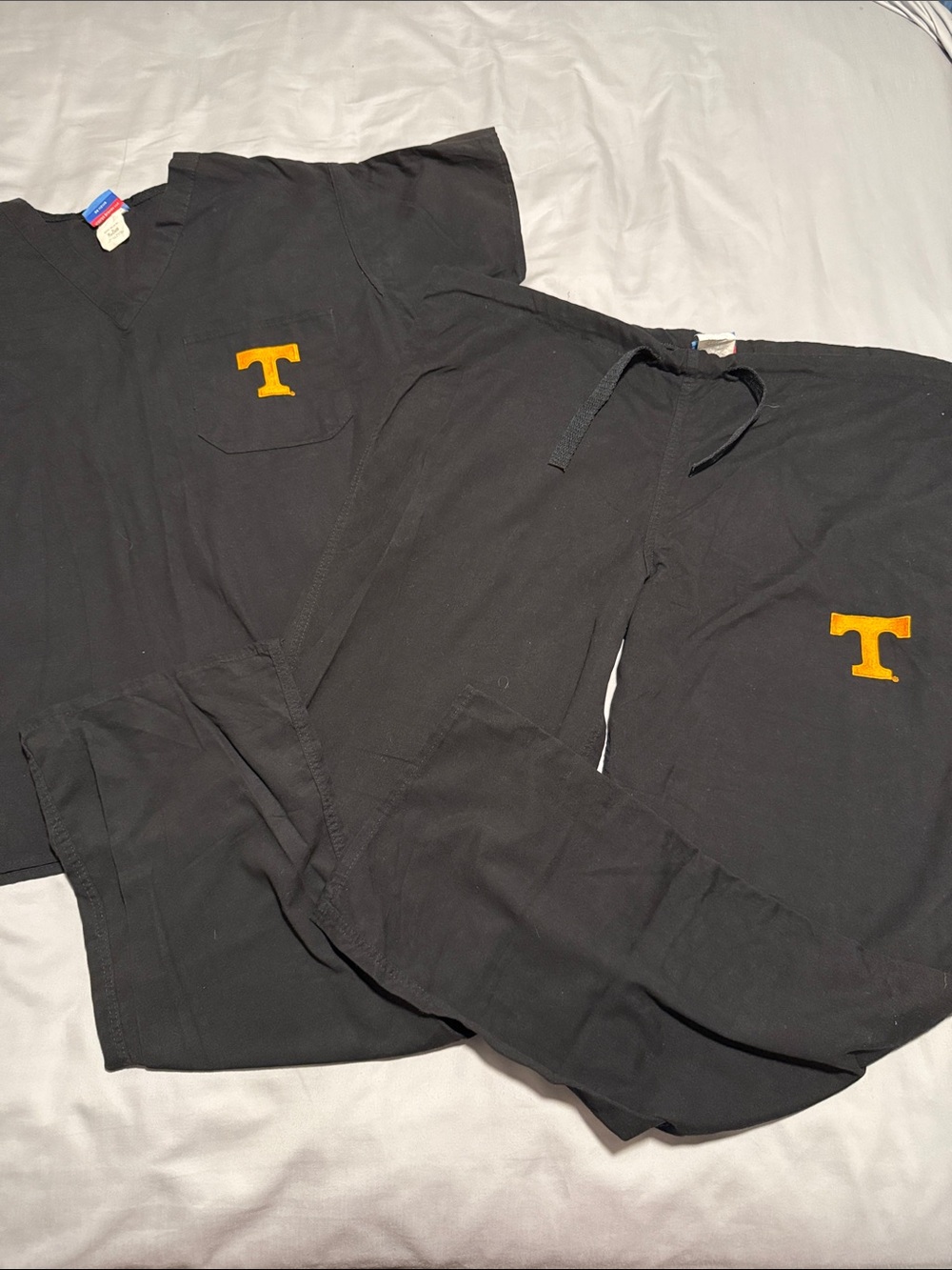 Smart Scrubs Black Scrub Top Medium Scrub Bottle Large w/ Tennessee “T” Patch